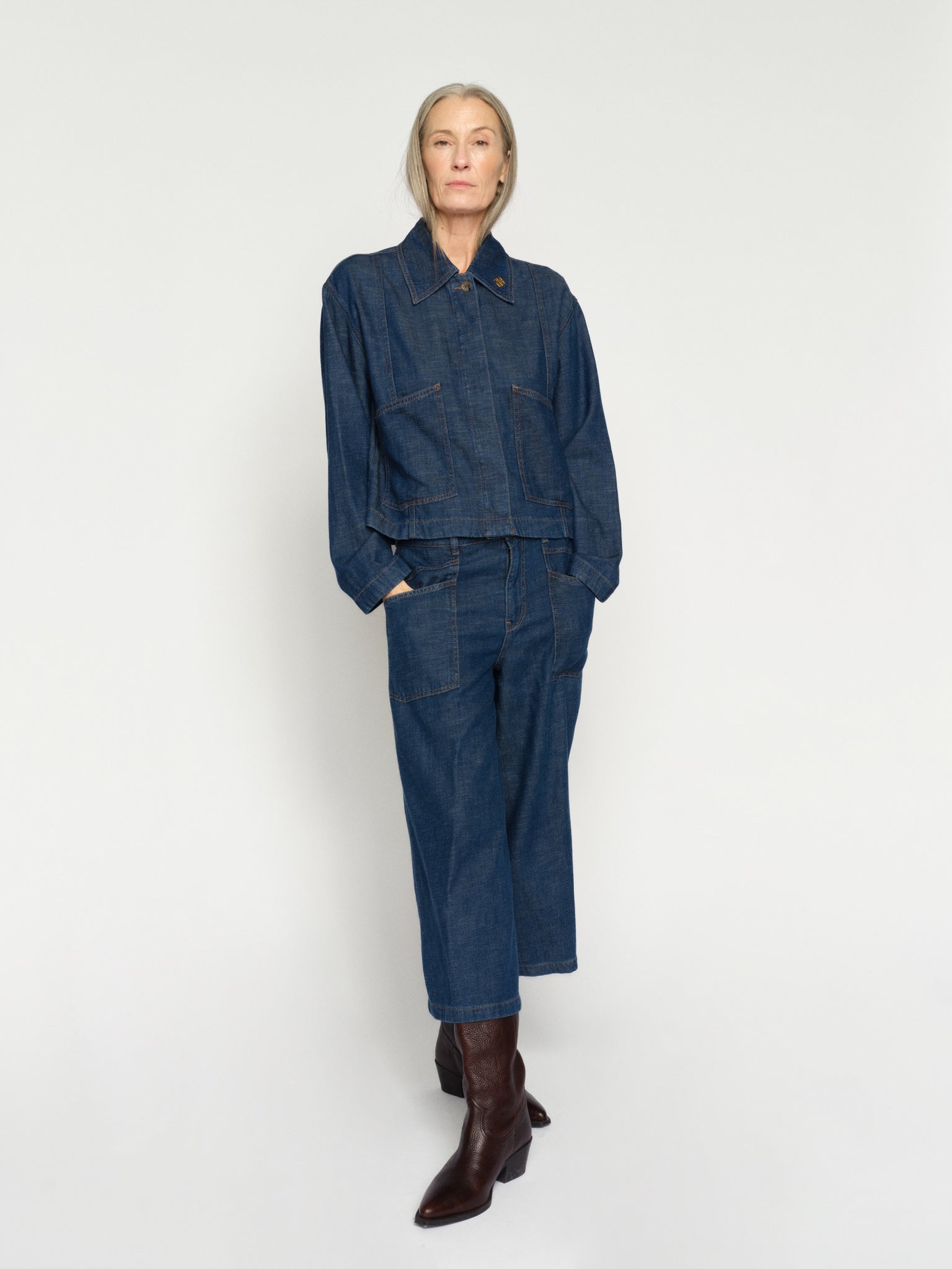 Modelshot / Dark Blue / Detail